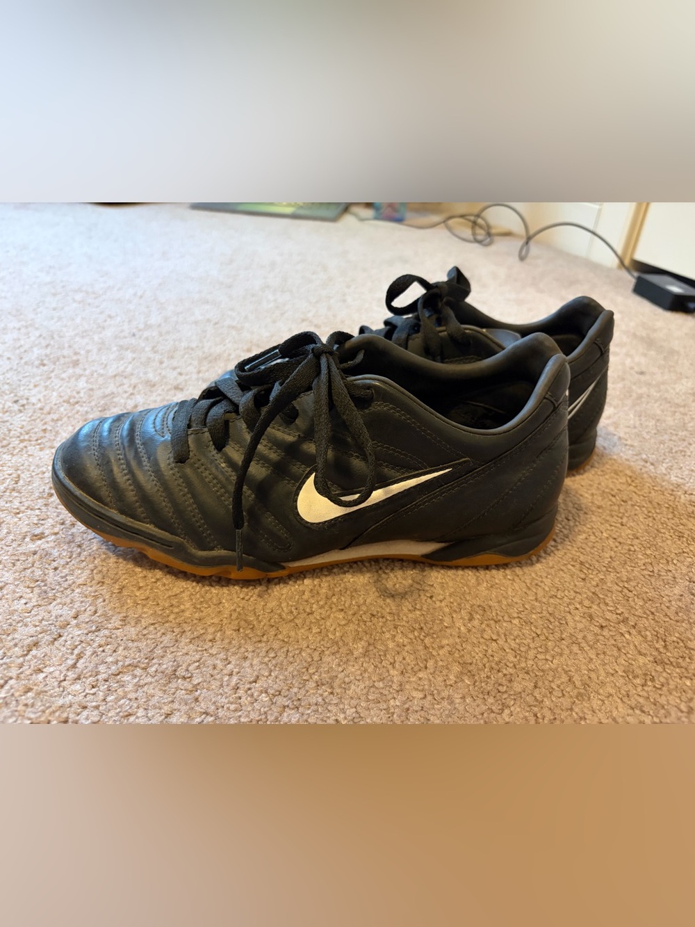 💚 NIKE - Size 8.5 Indoor Soccer Shoes - Fit Women’s 8.5